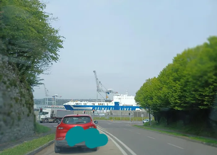 Big Bright Gasthof Carrigaline